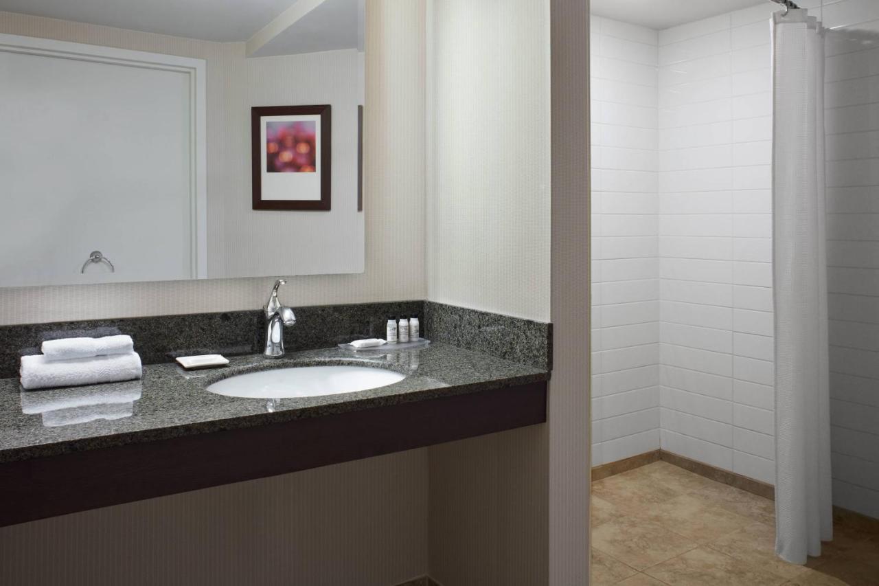Delta Hotels by Marriott Beausejour Moncton Eksteriør bilde
